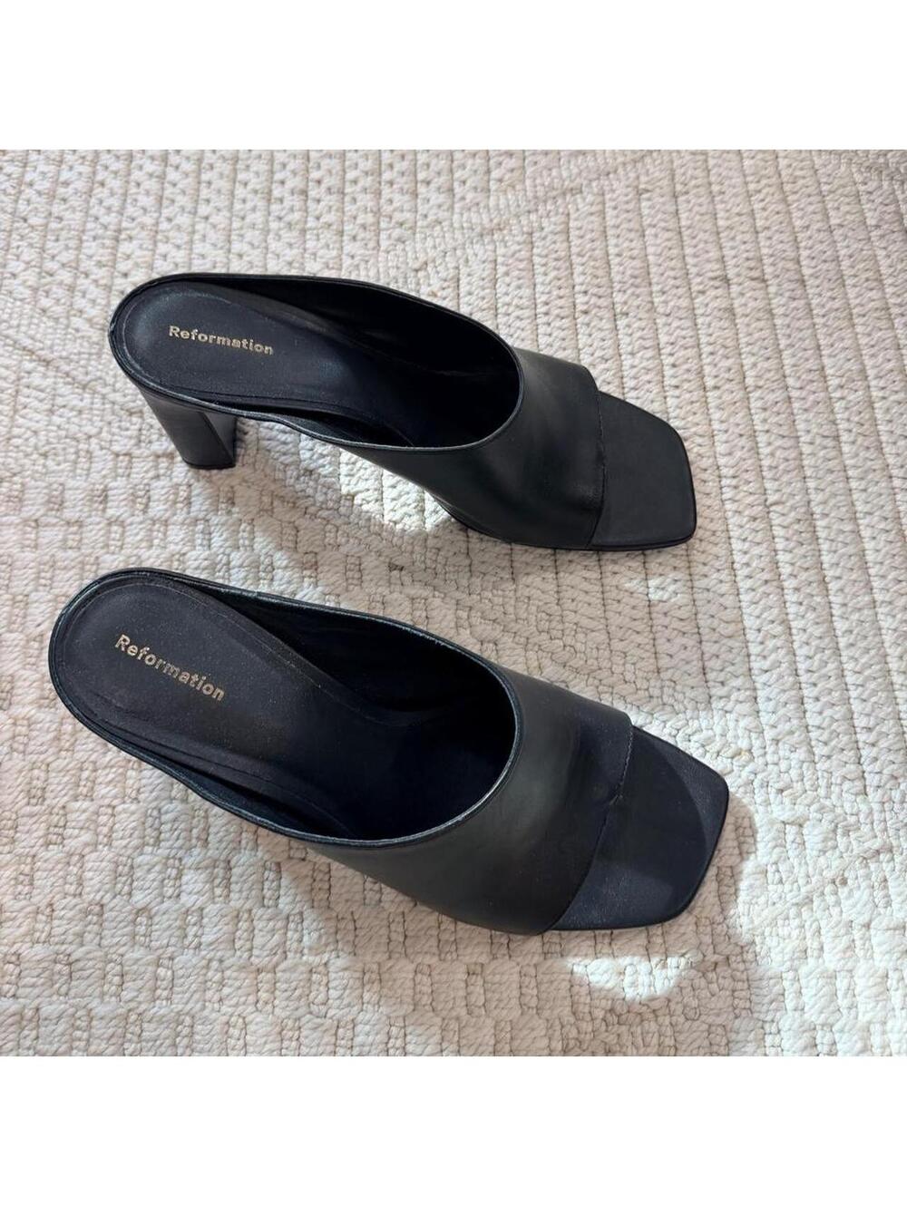Reformation Lou Lou Block Heel Mule in Black - Picture 2 of 8
